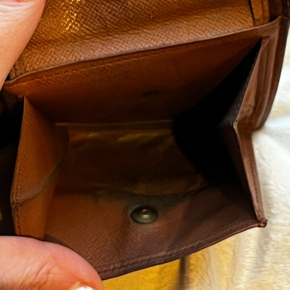 Authentic Vintage Louis Vuitton Monogram Bi-Fold Wallet - Picture 11 of 13